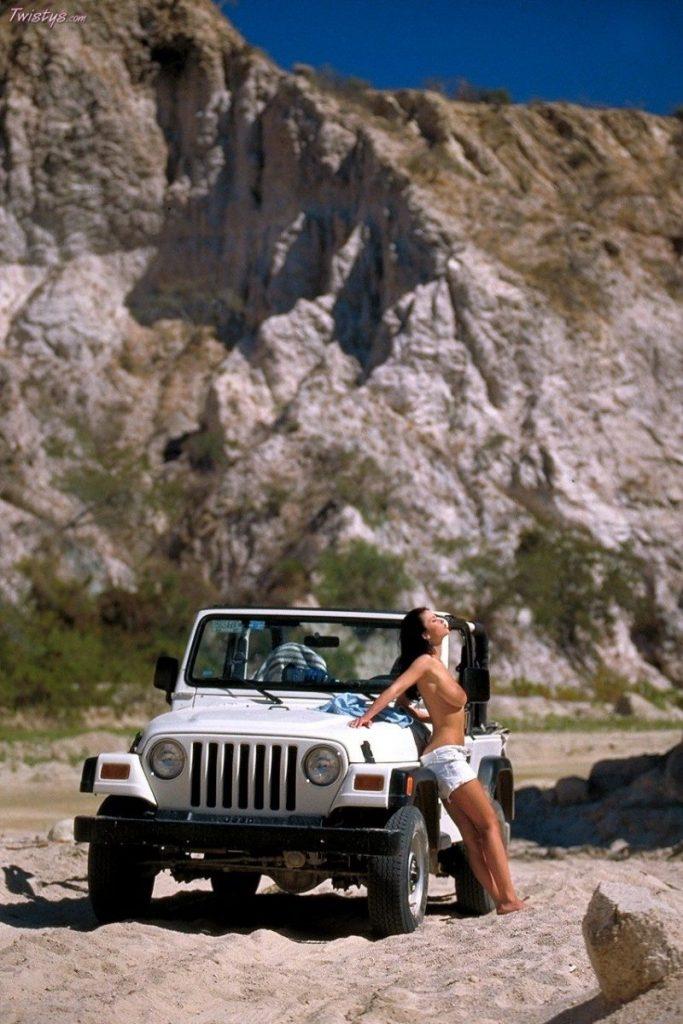 veronika zemanova boobs jeep wrangler twistys 16 800x1200